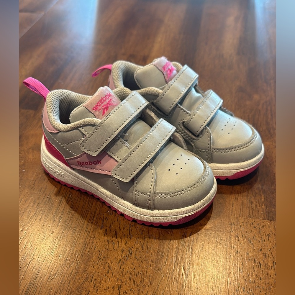 Toddler Girls Reebok Classics size 6